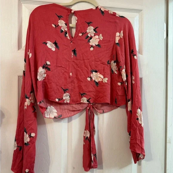 Elegant Floral Tie-Front Blouse - Picture 4 of 4